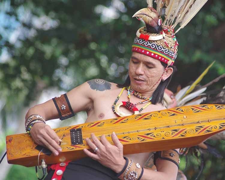 Top Alat Musik Suku Dayak Di Kalimantan Barat Yang Terbuat Dari Batang Bambu Dan Buah Labu Tua