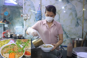 Chủ quán bún bò 'ngàn tô'/ngày ở TP.HCM: Ngày xưa bán vé số, nay mở 22 chi nhánh