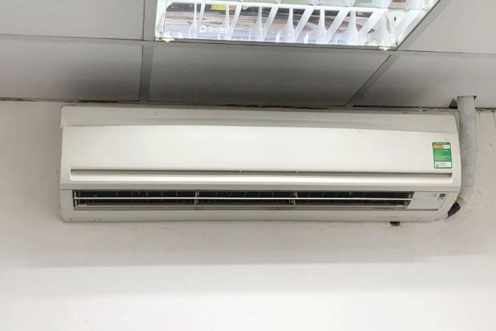 Điều hòa cũng sẽ có 2 loại khác nhau, loại 9000 BTU có công suất khoảng 800 – 850W