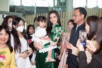 Top 13 "Miss World" Đỗ Thị Hà mặc áo dài mang hình ảnh rau má về quê nhà Thanh Hóa