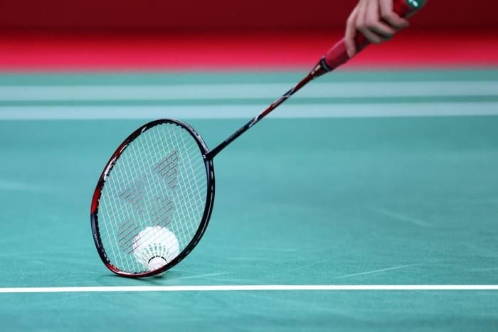 Yang mengejutkan servis jenis lawan badminton adalah dalam permainan servis sangat Cara Mengembalikan