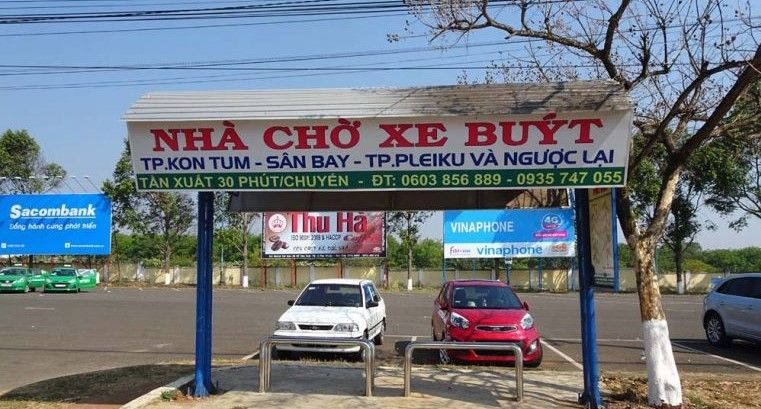 Nhà chờ xe bus từ sân bay Pleiku về trung tâm thành phố