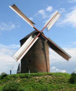 Negara yang terkenal menggunakan kincir angin sebagai energi alternatif adalah