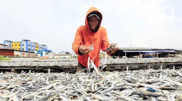 FOTO: Produksi Olahan Ikan Asin Menurun