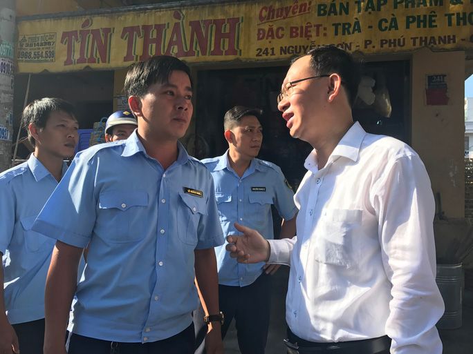 
Theo ông Nguyễn Quốc Thái, chủ trương quận dẹp vỉa hè nhưng không triệt đường sinh sống của người dân.
