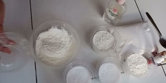 Clay memiliki kerajinan karakteristik.... dari flour bahan Kerajinan dari