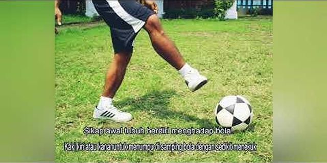 Bagaimana Analisis Cara Menendang Bola Dengan Kaki Bagian Luar