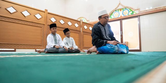 Top 9 Bagaimana Posisi Dalam Shalat Berjamaah Ketika Ada 2 Laki Laki