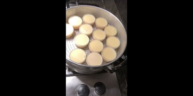 Cách hấp bánh flan bằng xoong