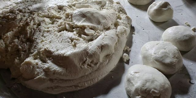 Cách làm bánh rán bằng bột nếp tươi