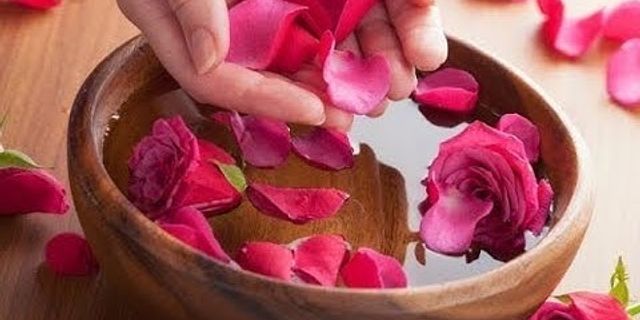 Cách làm nước hoa hồng tía tô