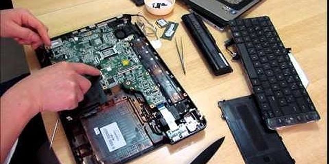 Cách mở nắp laptop HP