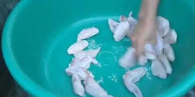 Cách rửa cánh gà