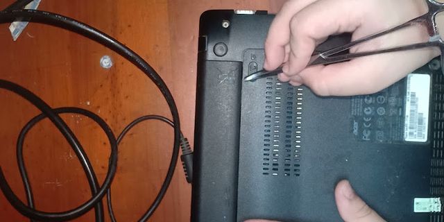 Cách tháo pin laptop acer e1-472