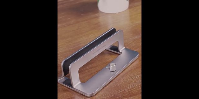 Gaming laptop vertical stand