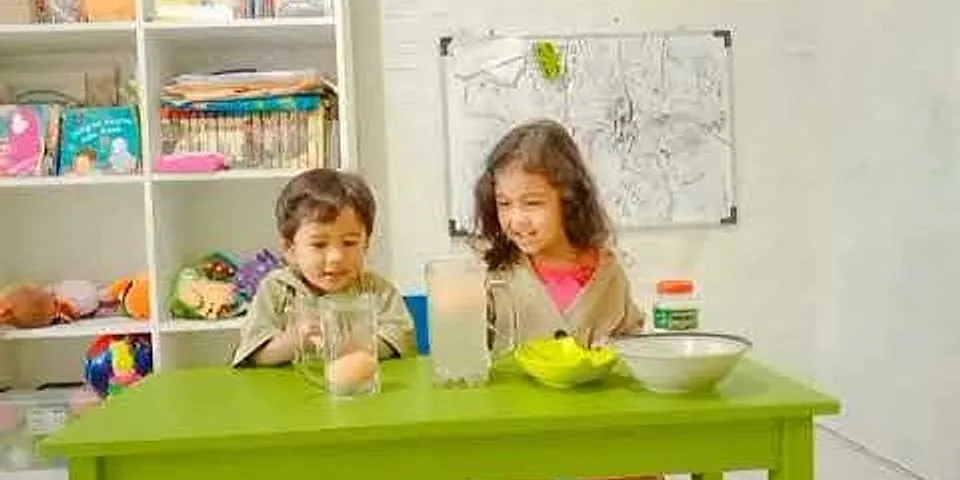 Garam berikut yang larutannya dalam air dapat memerahkan lakmus biru adalah