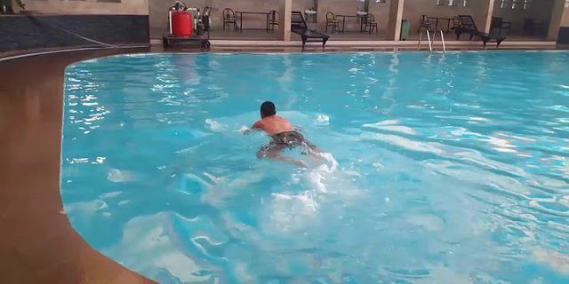 Gerakan kaki menentukan apakah dapat berenang dengan baik atau tidak bagaimana cara melakukan gerakan kaki gaya dada?