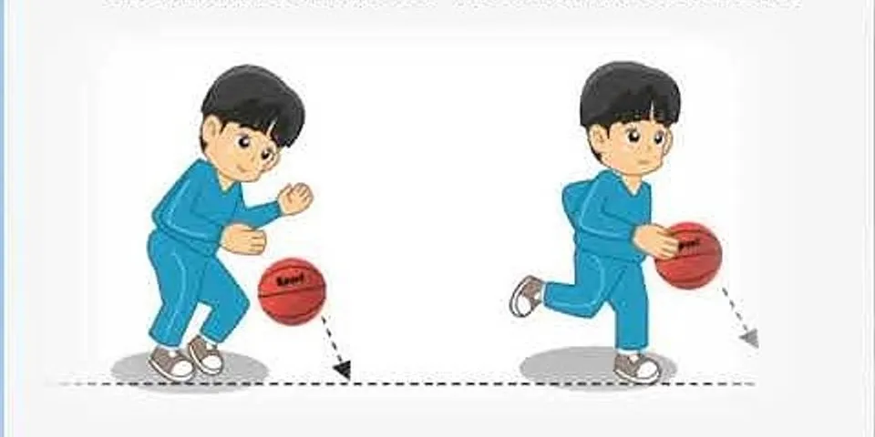 Jelaskan cara melakukan gerak spesifik menggiring dalam permainan bola