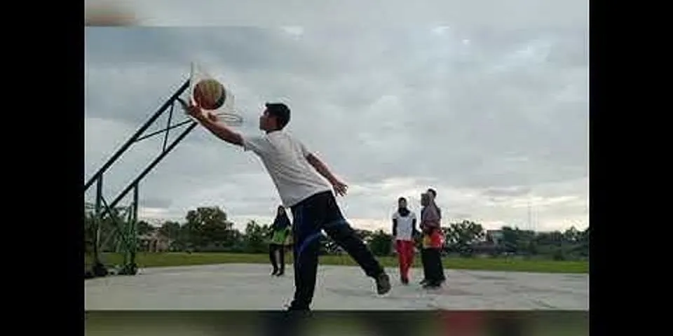 Jelaskan yang dimaksud dengan a jump ball B. jump shoot pada permainan bola basket