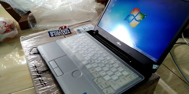 Laptop Fujitsu i5