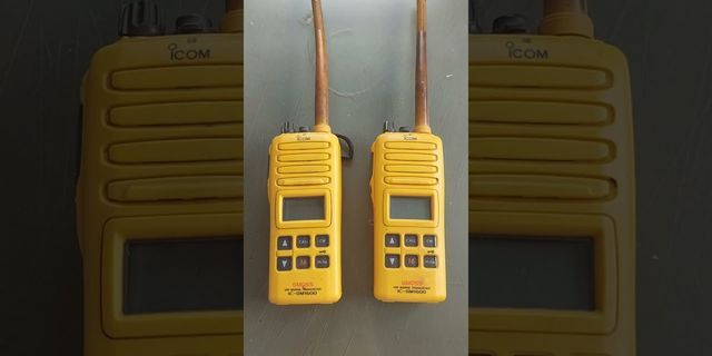perbedaan walkie talkie dan handy talkie