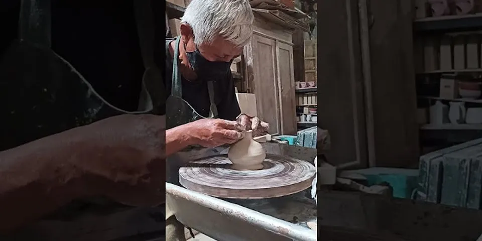 Sebutkan bahan yang digunakan untuk membuat kerajinan keramik