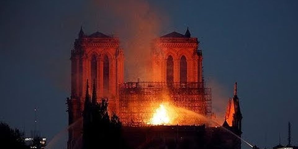 Tại sao nhà thờ đức bà cháy