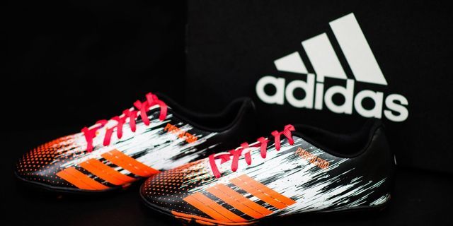 Top 11 giày đá bóng nam 3 sọc rẻ tốt nhất 2022