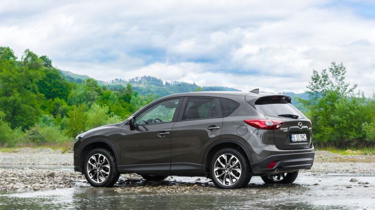 Nên mua con nào: Mazda CX-5 hay Mazda 6 2.0?