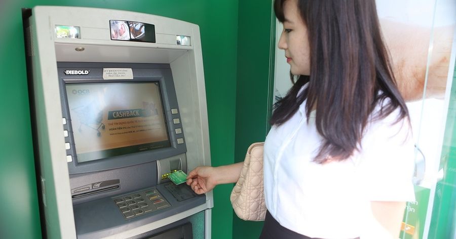 Lỗi chuyển tiền ngân hàng tại cây ATM.