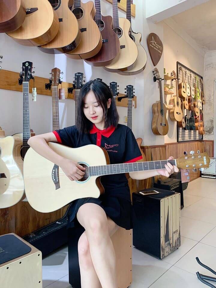 đàn guitar yamaha 1