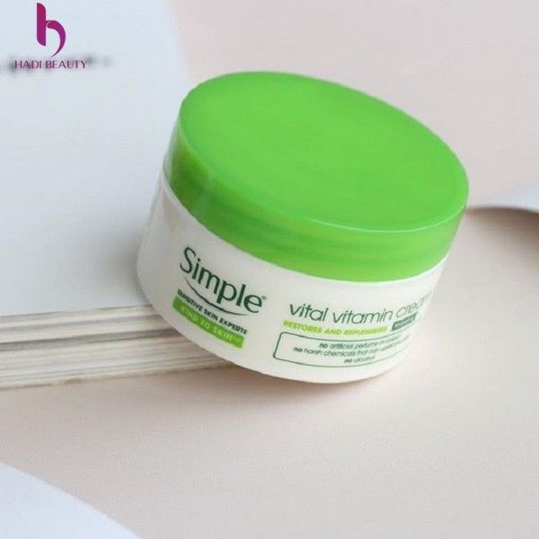 Kem dưỡng ẩm ban đêm giàu vitamin Simple Kind To Skin Vital Vitamin