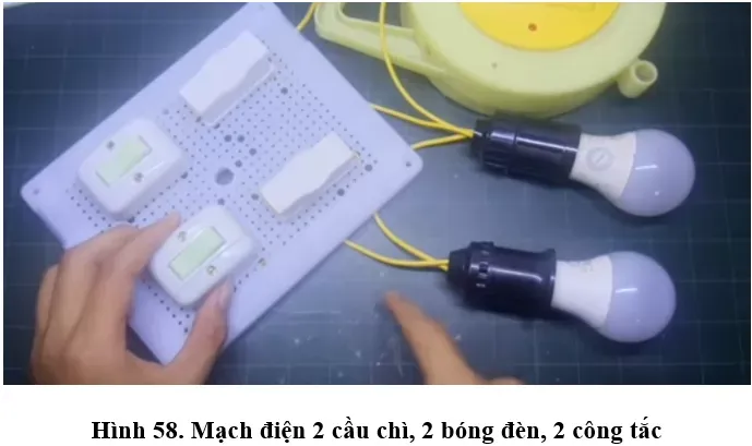 Lý thuyết Công nghệ 9 Bài 8: Thực hành: Lắp mạch điện hai công tắc hai cực điều khiển hai đèn (hay, chi tiết) Ly Thuyet Thuc Hanh Lap Mach Dien Hai Cong Tac Hai Cuc Dieu Khien Hai Den 8