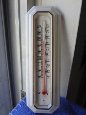 Zat cair yang dipakai untuk mengisi termometer di bawah ini yang benar yaitu